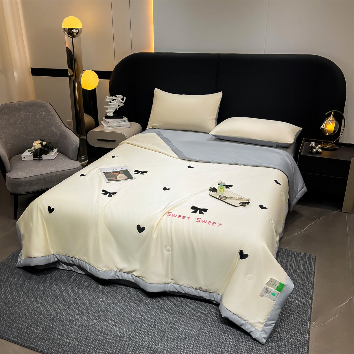 91家纺网 家纺一手货源 找家纺 梵蒂莎 2026新款满绣系列-水洗真丝空调被水洗冰丝夏被四件套夏凉被（需要买家秀，加微信） 爱心蝴蝶结-白灰