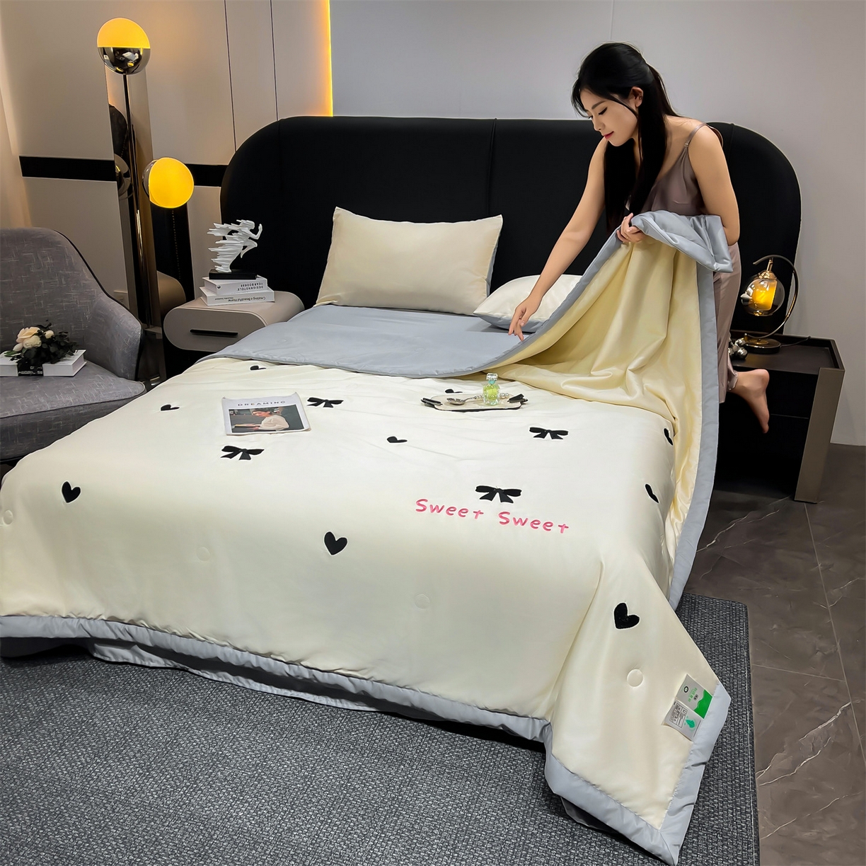 91家纺网 家纺一手货源 找家纺 梵蒂莎 2026新款满绣系列-水洗真丝空调被水洗冰丝夏被四件套夏凉被（需要买家秀，加微信） 爱心蝴蝶结-白灰