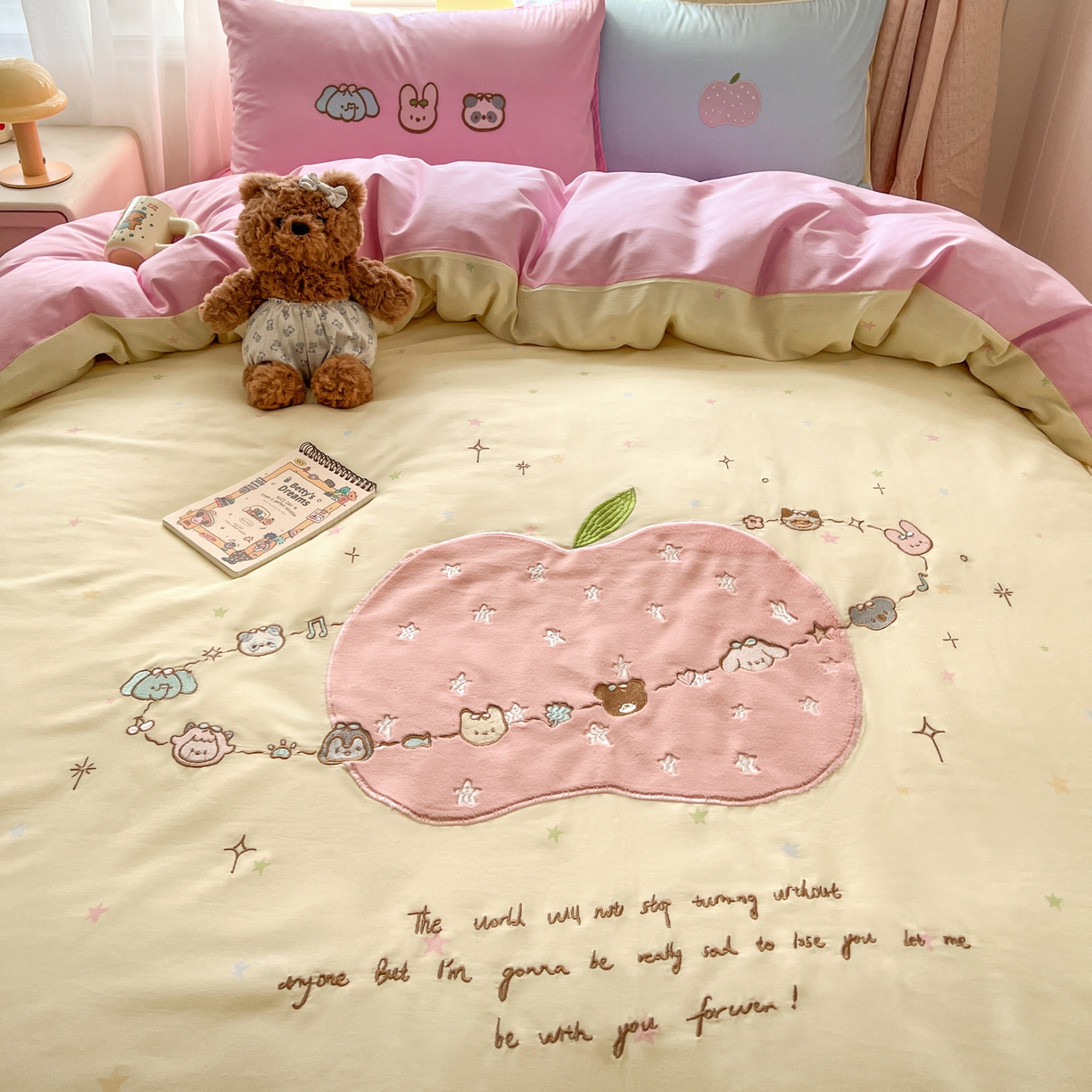 91家纺网 家纺一手货源 找家纺 桃喜 2026新款全棉纯棉贴布绣四件套（会员-5元） 苹果行星（全棉）