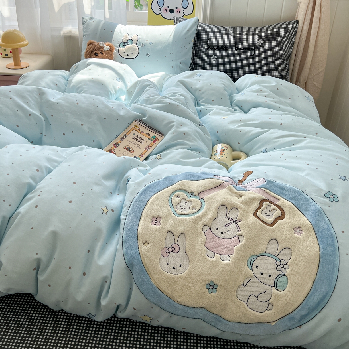 91家纺网 家纺一手货源 找家纺 桃喜 2026新款全棉纯棉贴布绣四件套（会员-5元） 蓝苹果兔兔（全棉）