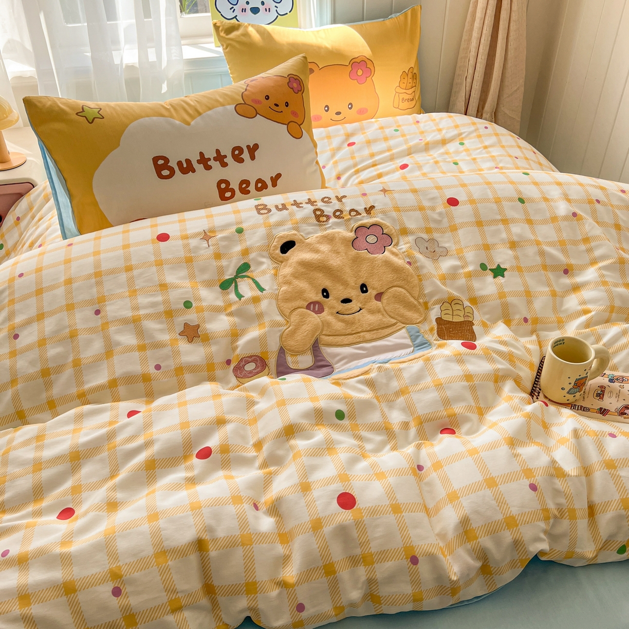 91家纺网 家纺一手货源 找家纺 桃喜 2026新款全棉纯棉贴布绣四件套（会员-5元） 黄格小熊（全棉）