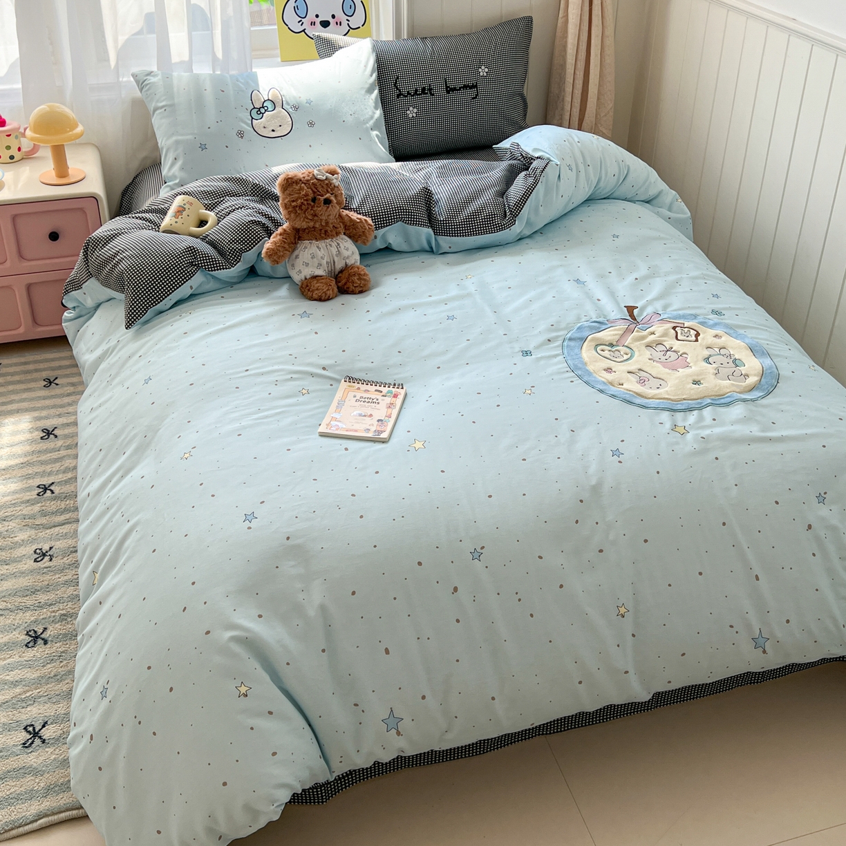 91家纺网 家纺一手货源 找家纺 桃喜 2026新款全棉纯棉贴布绣四件套（会员-5元） 蓝苹果兔兔（全棉）