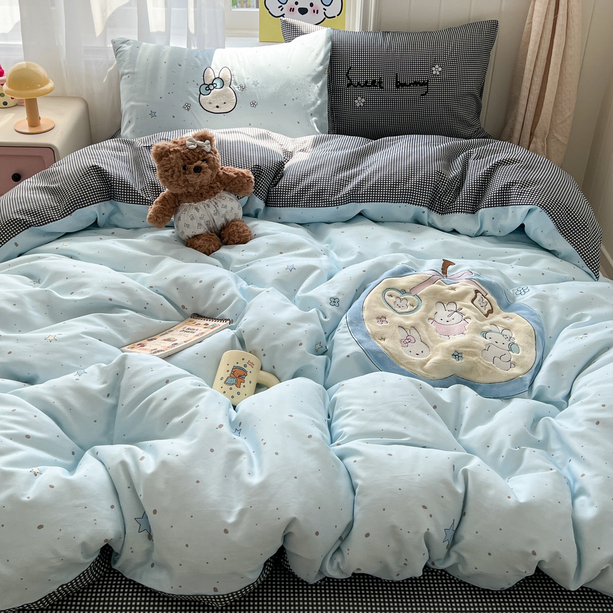 91家纺网 家纺一手货源 找家纺 桃喜 2026新款全棉纯棉贴布绣四件套（会员-5元） 蓝苹果兔兔（全棉）