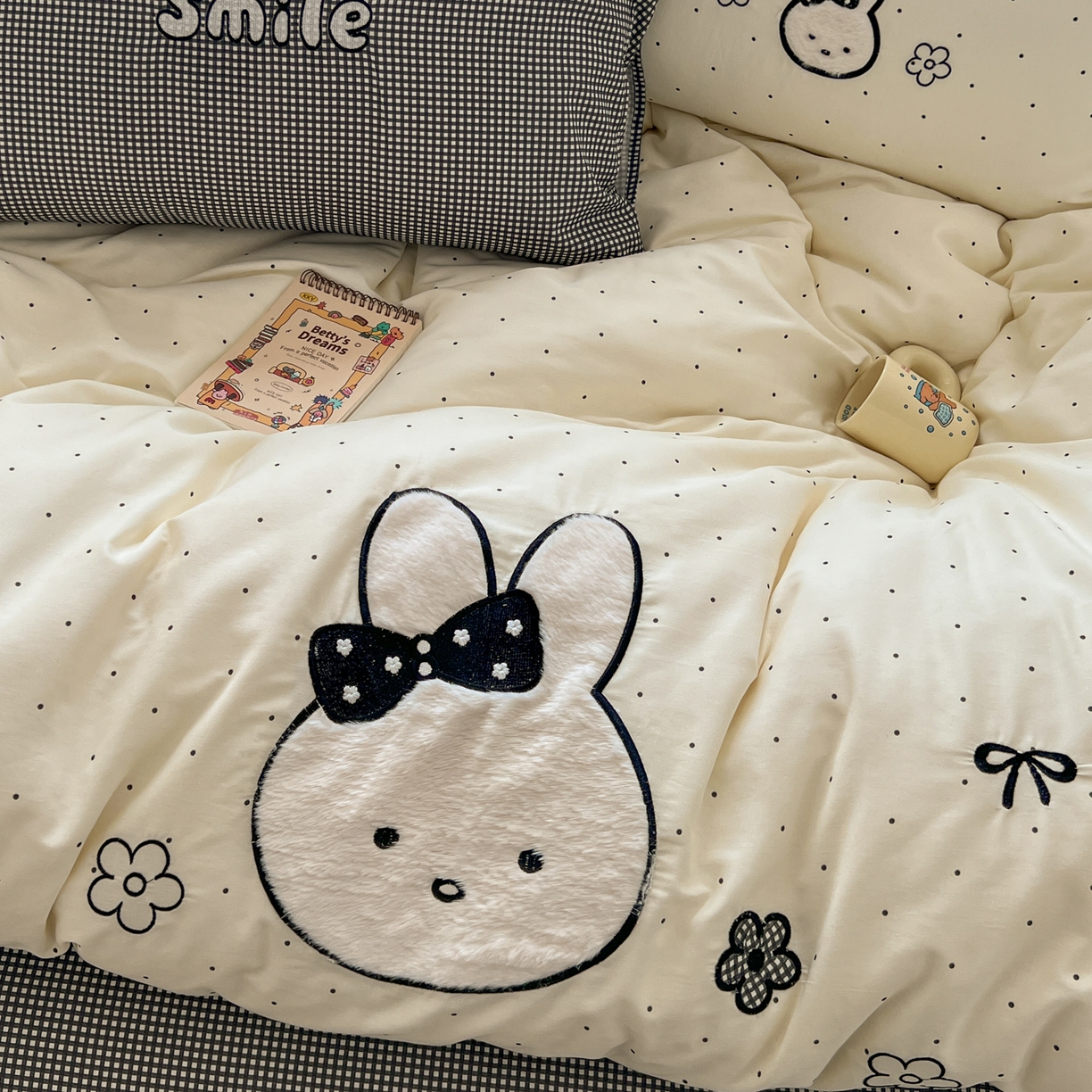 91家纺网 家纺一手货源 找家纺 桃喜 2026新款全棉纯棉贴布绣四件套（会员-5元） 波点兔兔（全棉）