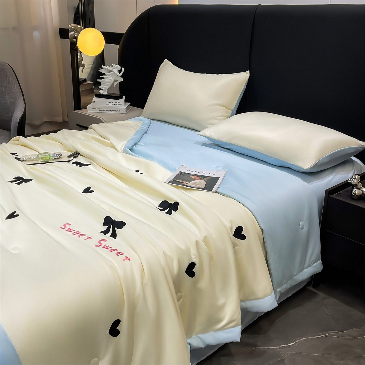 91家纺网 家纺一手货源 找家纺 梵蒂莎 2026新款满绣系列-水洗真丝空调被水洗冰丝夏被四件套夏凉被（需要买家秀，加微信） 爱心蝴蝶结-白蓝