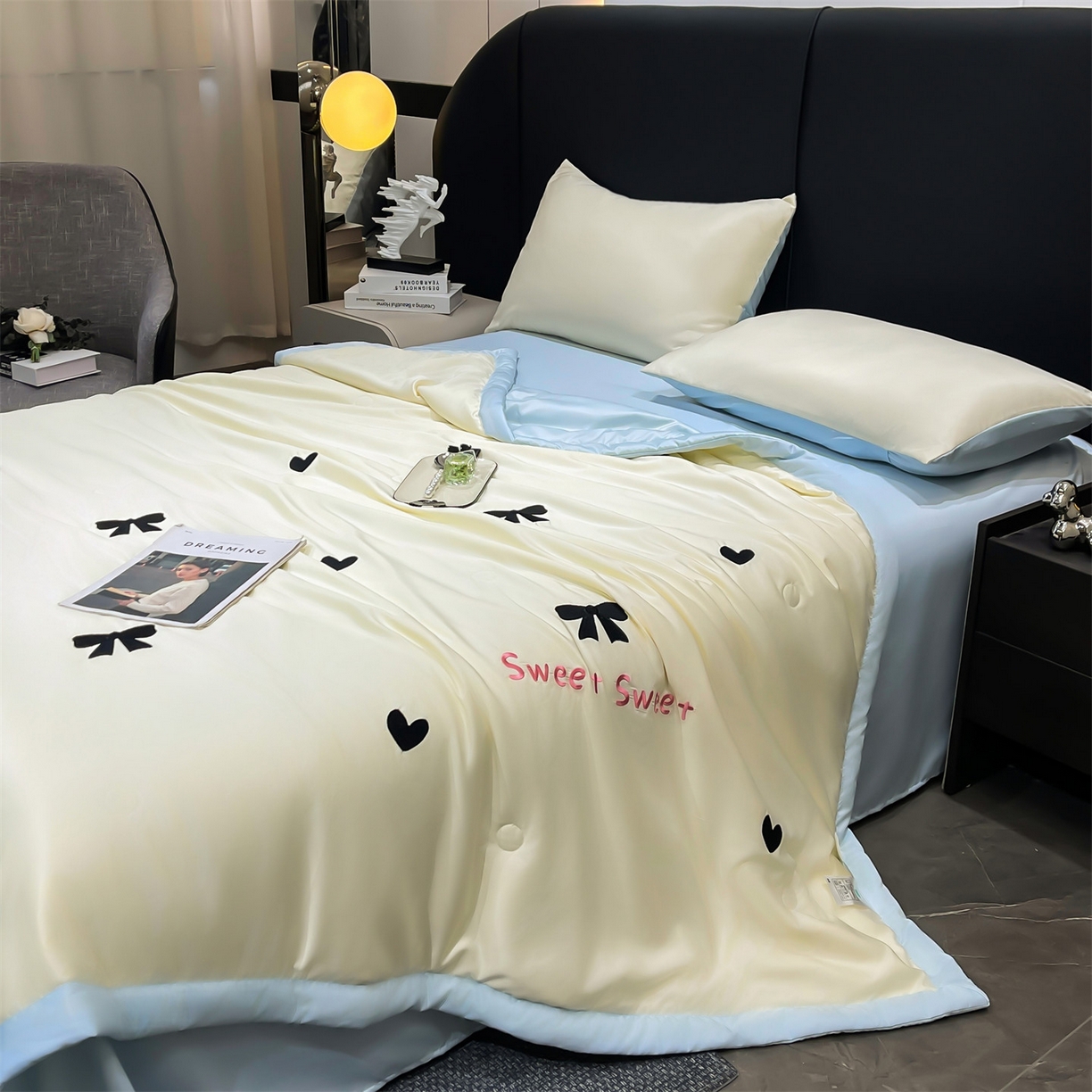 91家纺网 家纺一手货源 找家纺 梵蒂莎 2026新款满绣系列-水洗真丝空调被水洗冰丝夏被四件套夏凉被（需要买家秀，加微信） 爱心蝴蝶结-白蓝