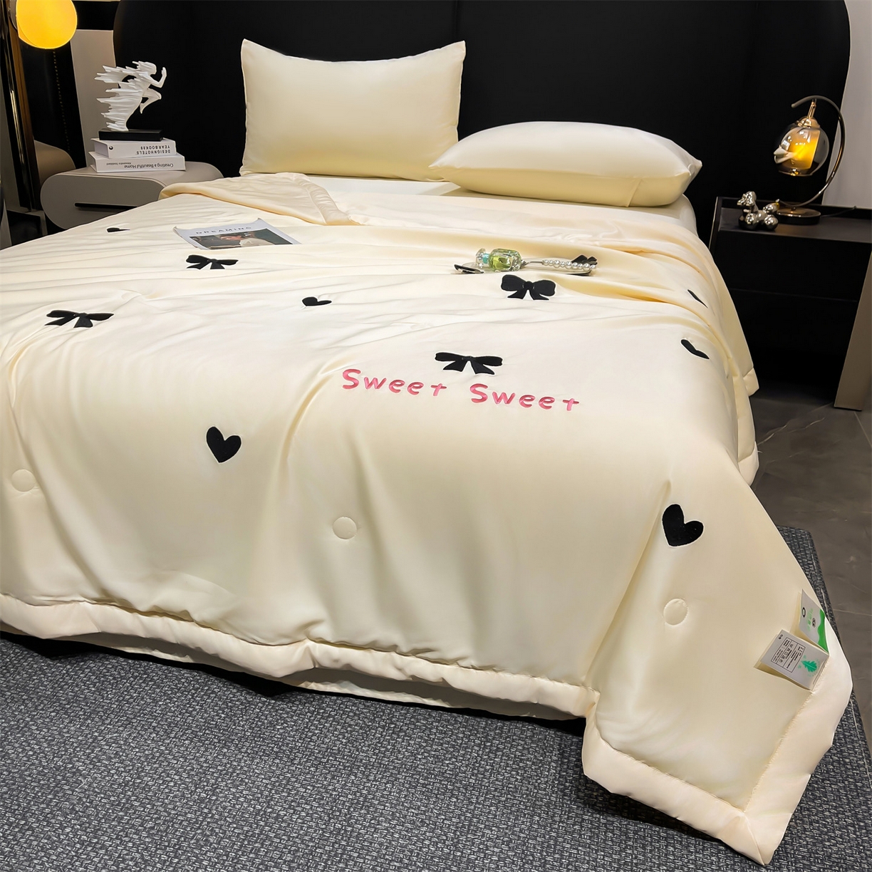 91家纺网 家纺一手货源 找家纺 梵蒂莎 2026新款满绣系列-水洗真丝空调被水洗冰丝夏被四件套夏凉被（需要买家秀，加微信） 爱心蝴蝶结-米白