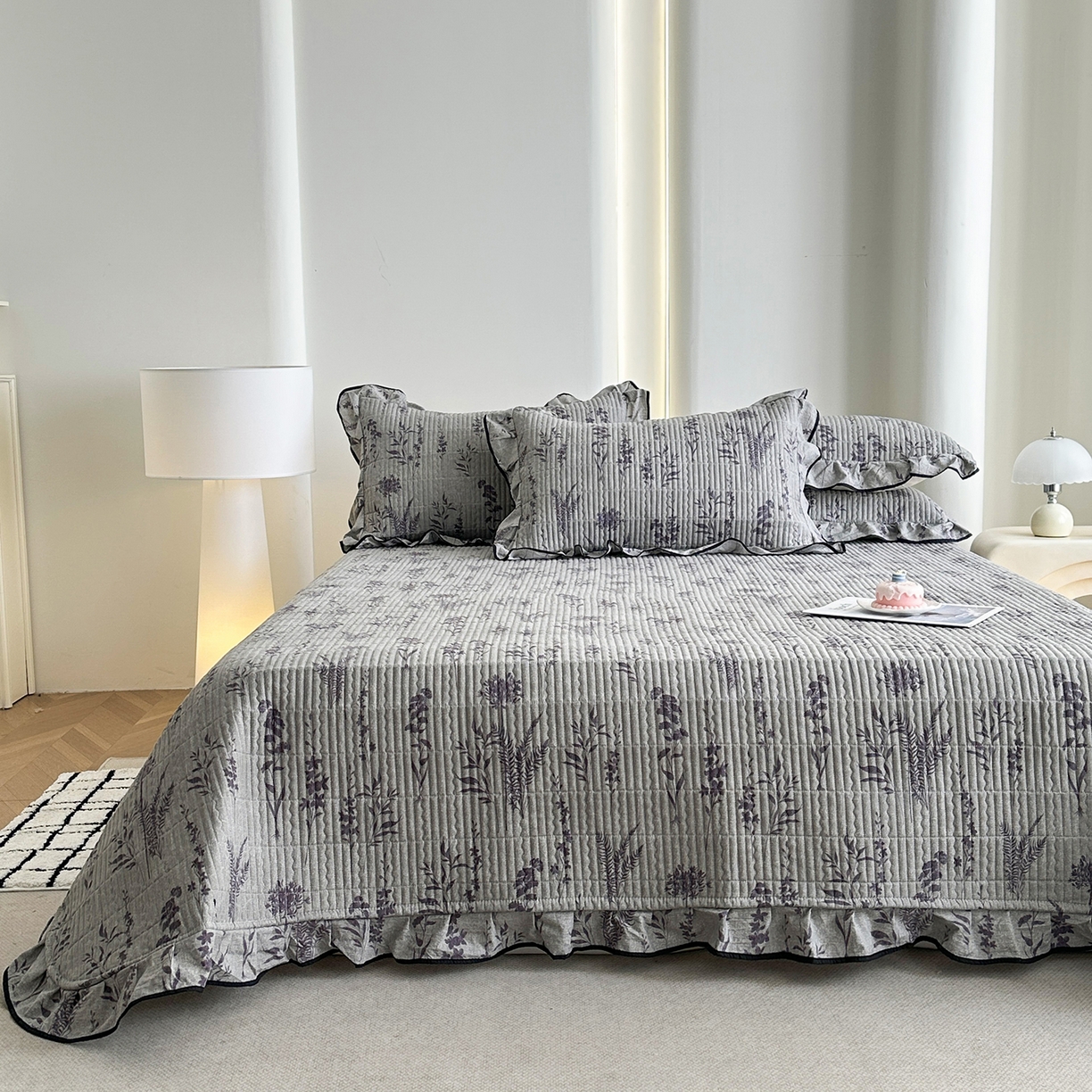 91家纺网 家纺一手货源 找家纺 幸嘉轩 2026新款双层纱花边床盖单件加厚夹棉云感皱皱纱花边款床单三件套 紫苏