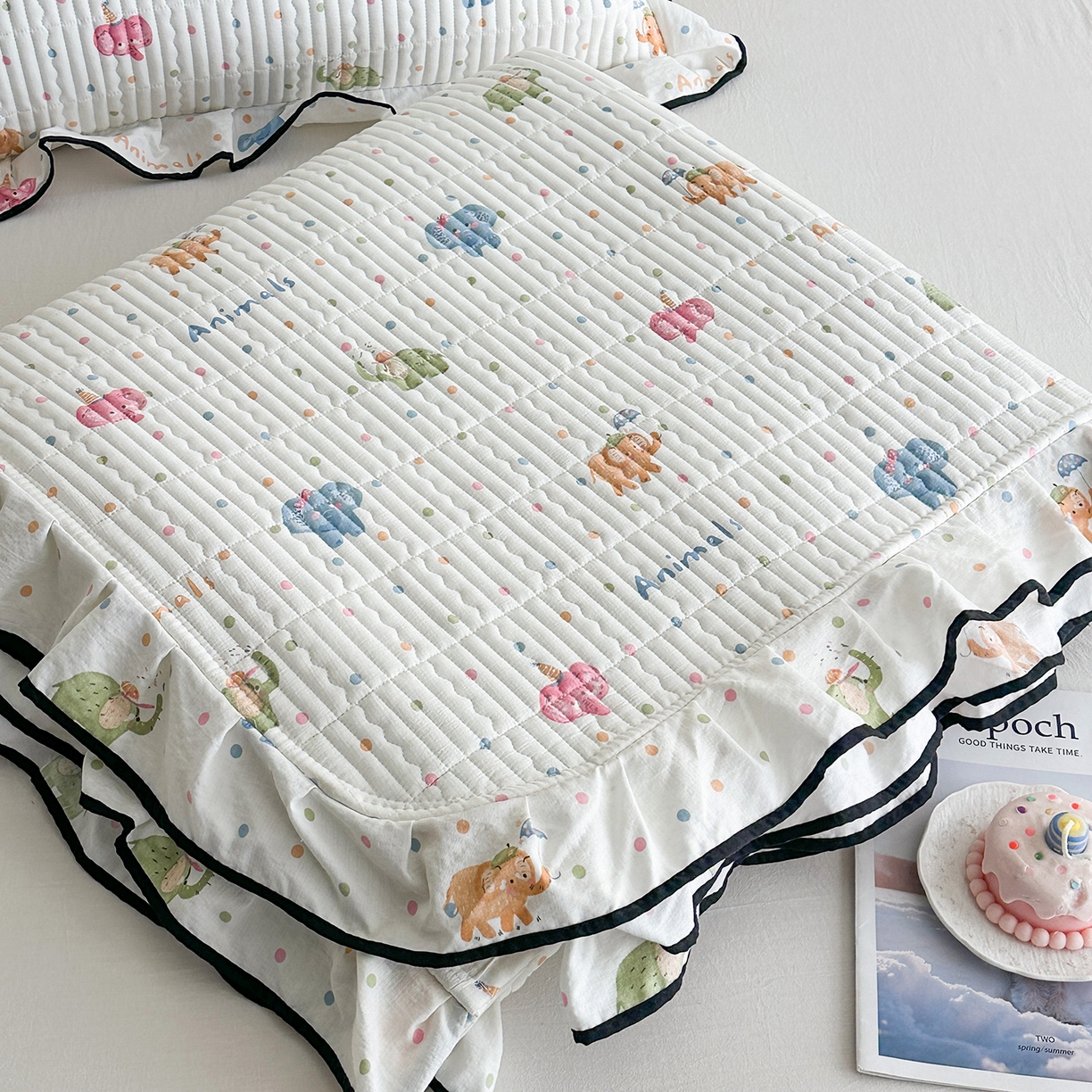 91家纺网 家纺一手货源 找家纺 幸嘉轩 2026新款双层纱花边床盖单件加厚夹棉云感皱皱纱花边款床单三件套 快乐小象