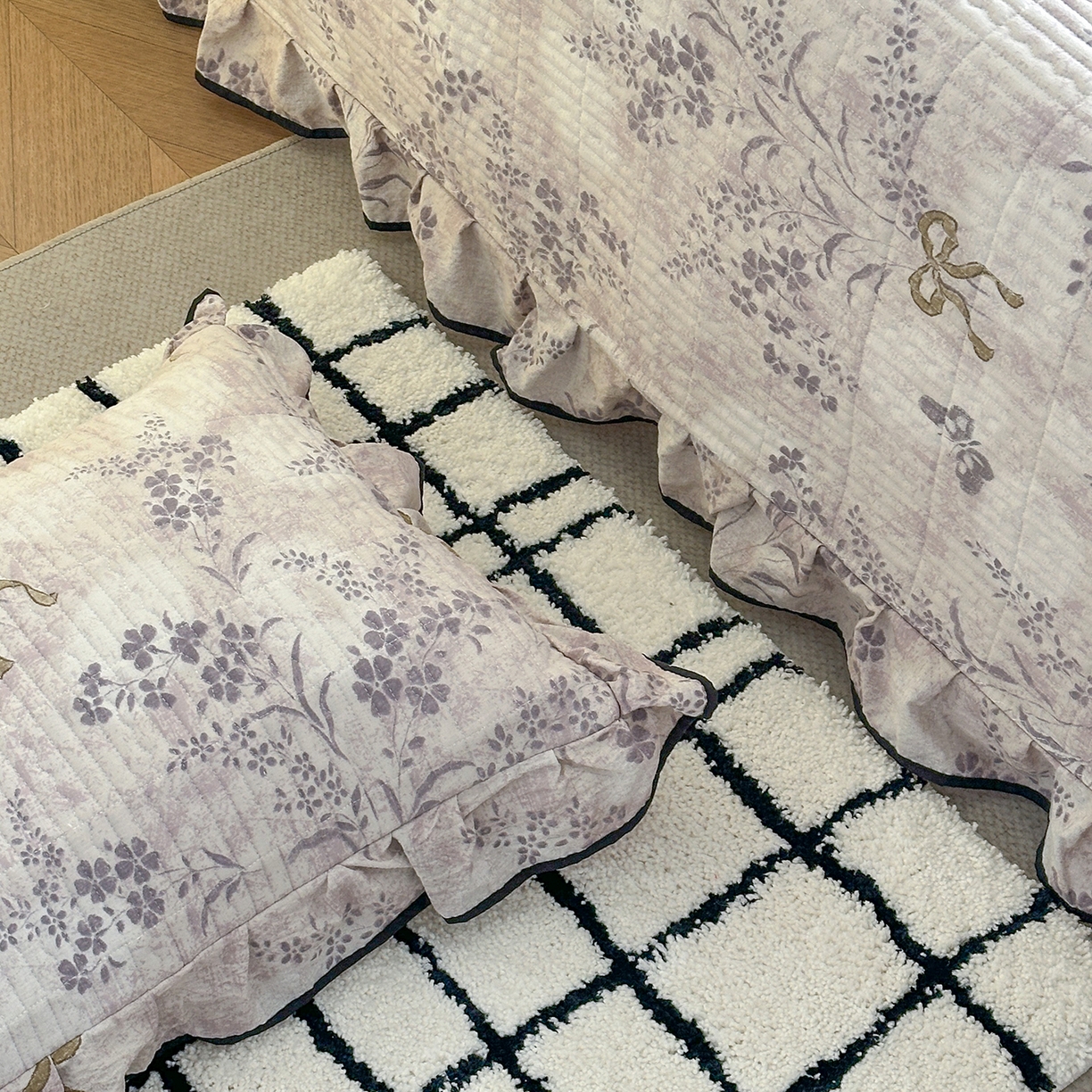 91家纺网 家纺一手货源 找家纺 幸嘉轩 2026新款双层纱花边床盖单件加厚夹棉云感皱皱纱花边款床单三件套 花姿-豆沙