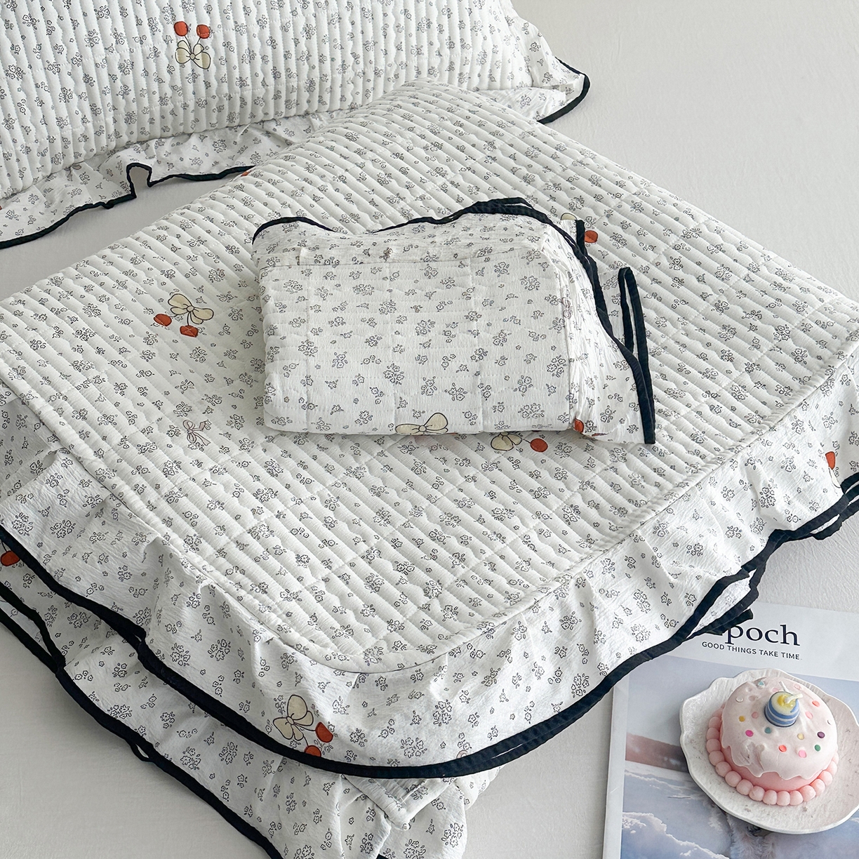 91家纺网 家纺一手货源 找家纺 幸嘉轩 2026新款双层纱花边床盖单件加厚夹棉云感皱皱纱花边款床单三件套 一颗樱桃