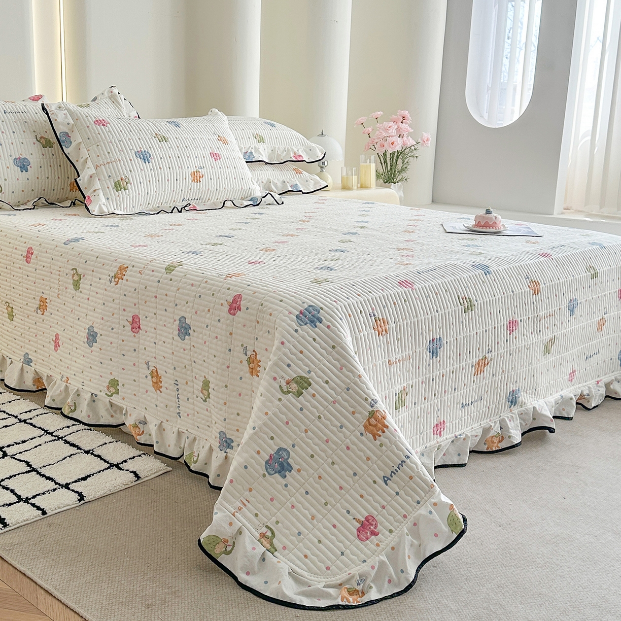 91家纺网 家纺一手货源 找家纺 幸嘉轩 2026新款双层纱花边床盖单件加厚夹棉云感皱皱纱花边款床单三件套 快乐小象