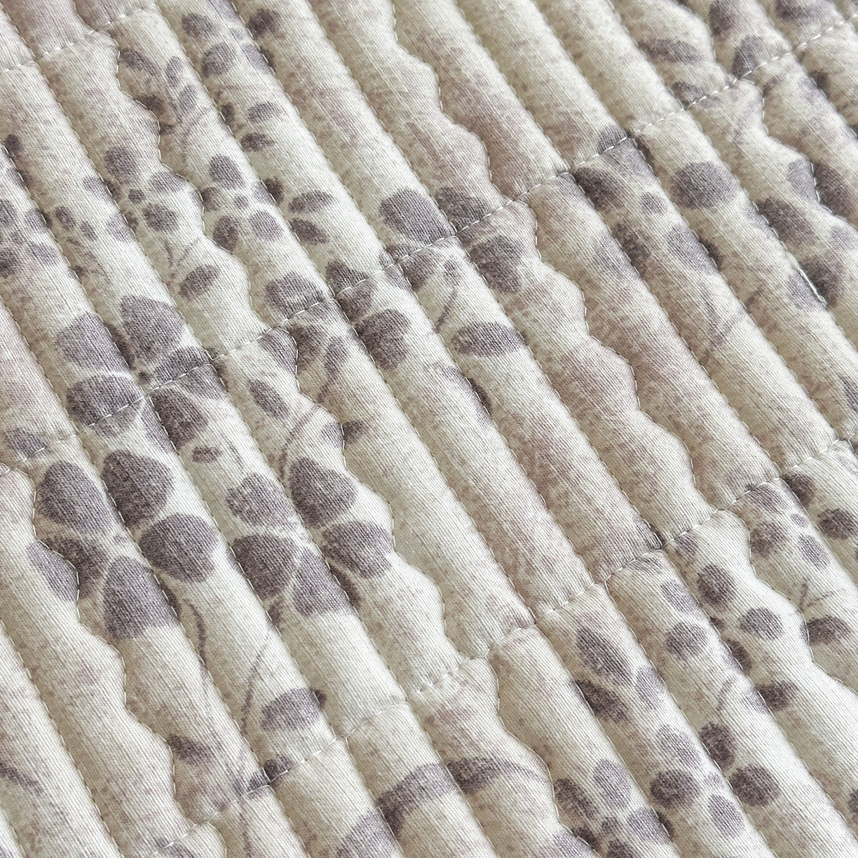 91家纺网 家纺一手货源 找家纺 幸嘉轩 2026新款双层纱花边床盖单件加厚夹棉云感皱皱纱花边款床单三件套 花姿-豆沙