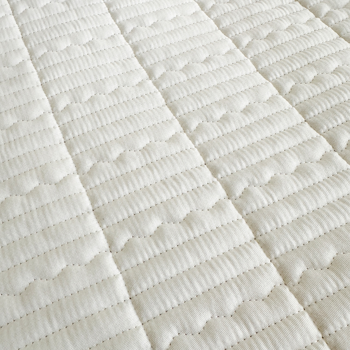 91家纺网 家纺一手货源 找家纺 幸嘉轩 2026新款双层纱花边床盖单件加厚夹棉云感皱皱纱花边款床单三件套 紫苏