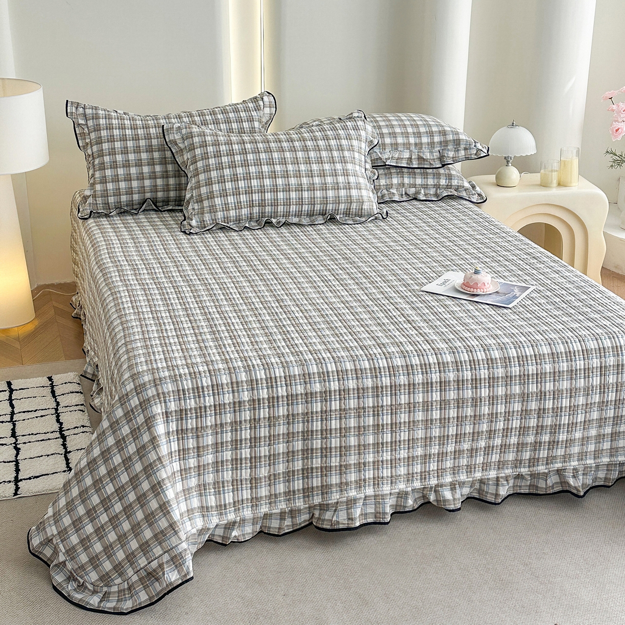 91家纺网 家纺一手货源 找家纺 幸嘉轩 2026新款双层纱花边床盖单件加厚夹棉云感皱皱纱花边款床单三件套 北野