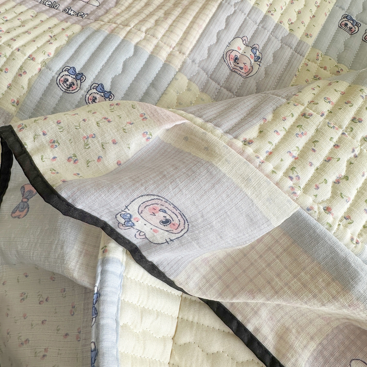 91家纺网 家纺一手货源 找家纺 幸嘉轩 2026新款双层纱花边床盖单件加厚夹棉云感皱皱纱花边款床单三件套 蓝布布