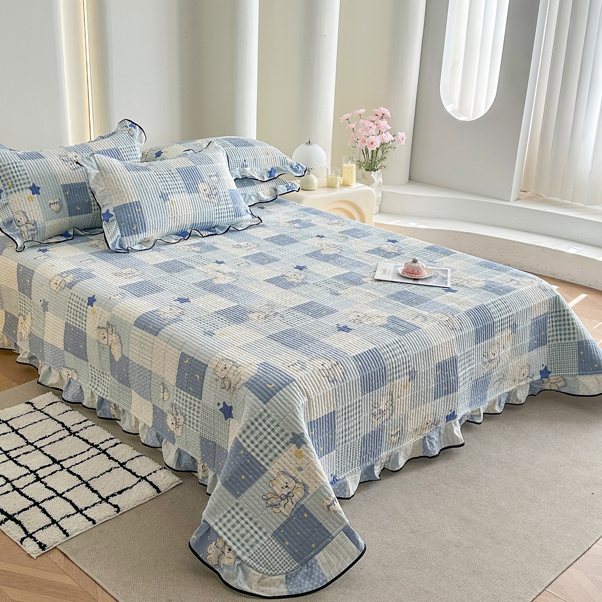 91家纺网 家纺一手货源 找家纺 幸嘉轩 2026新款双层纱花边床盖单件加厚夹棉云感皱皱纱花边款床单三件套 蓝色泡芙狗