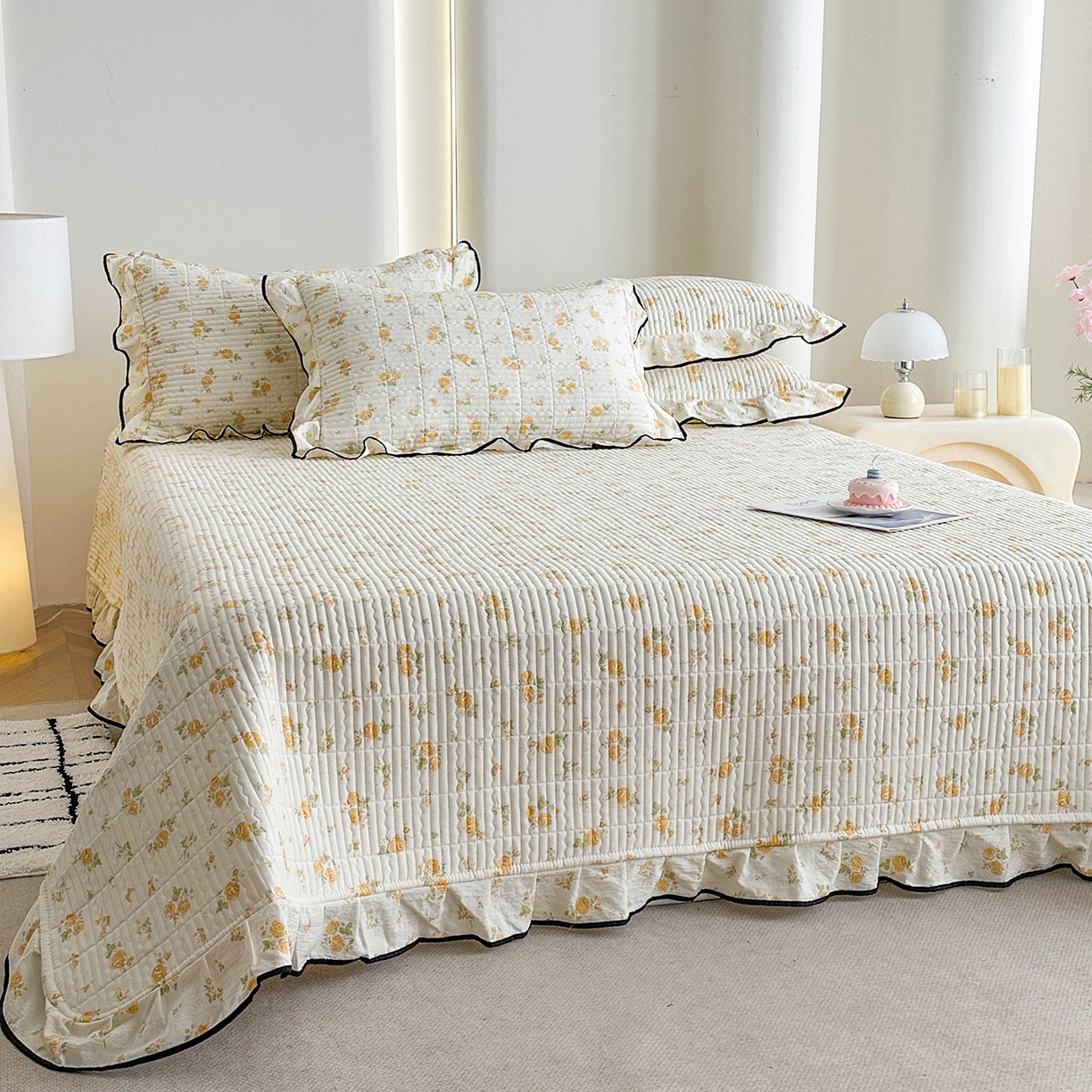 91家纺网 家纺一手货源 找家纺 幸嘉轩 2026新款双层纱花边床盖单件加厚夹棉云感皱皱纱花边款床单三件套 半岛花园