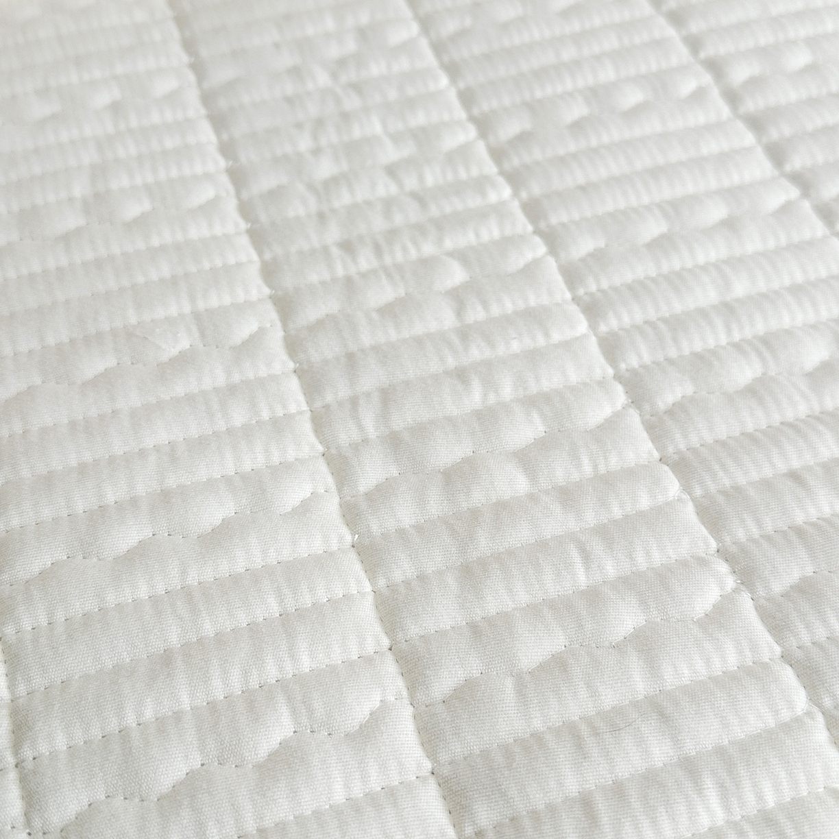 91家纺网 家纺一手货源 找家纺 幸嘉轩 2026新款双层纱花边床盖单件加厚夹棉云感皱皱纱花边款床单三件套 兔野仙踪