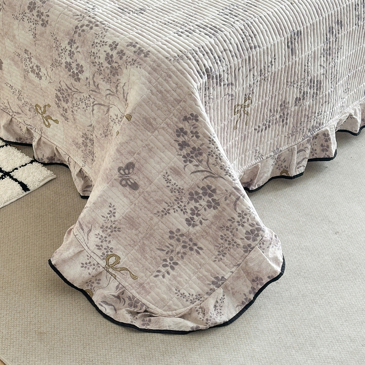 91家纺网 家纺一手货源 找家纺 幸嘉轩 2026新款双层纱花边床盖单件加厚夹棉云感皱皱纱花边款床单三件套 花姿-豆沙