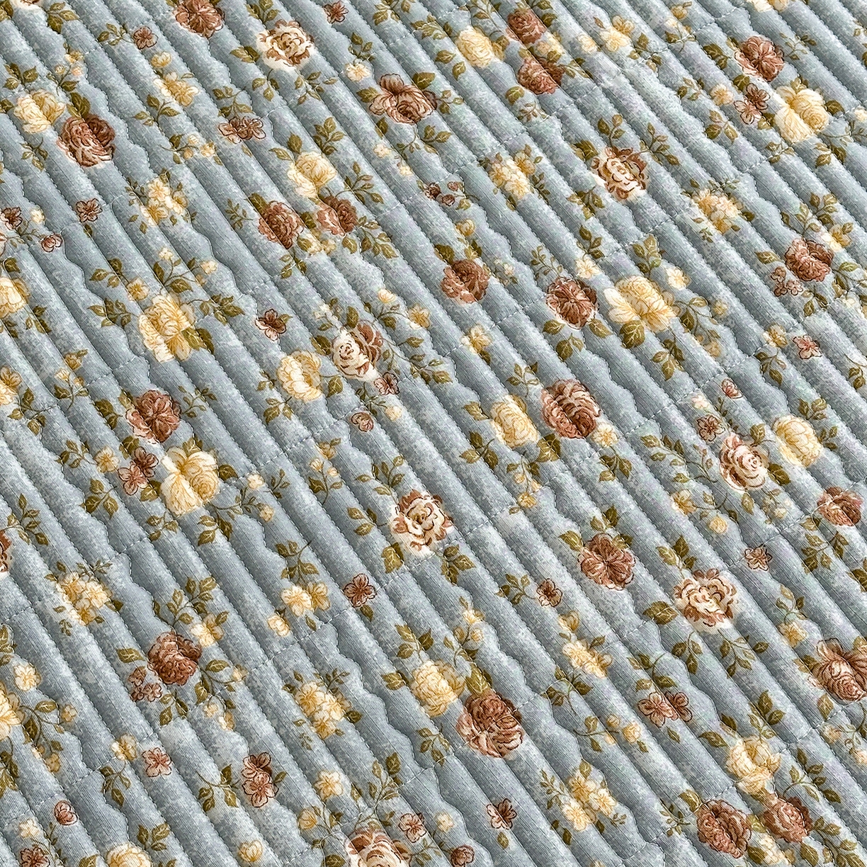 91家纺网 家纺一手货源 找家纺 幸嘉轩 2026新款双层纱花边床盖单件加厚夹棉云感皱皱纱花边款床单三件套 醉玲珑