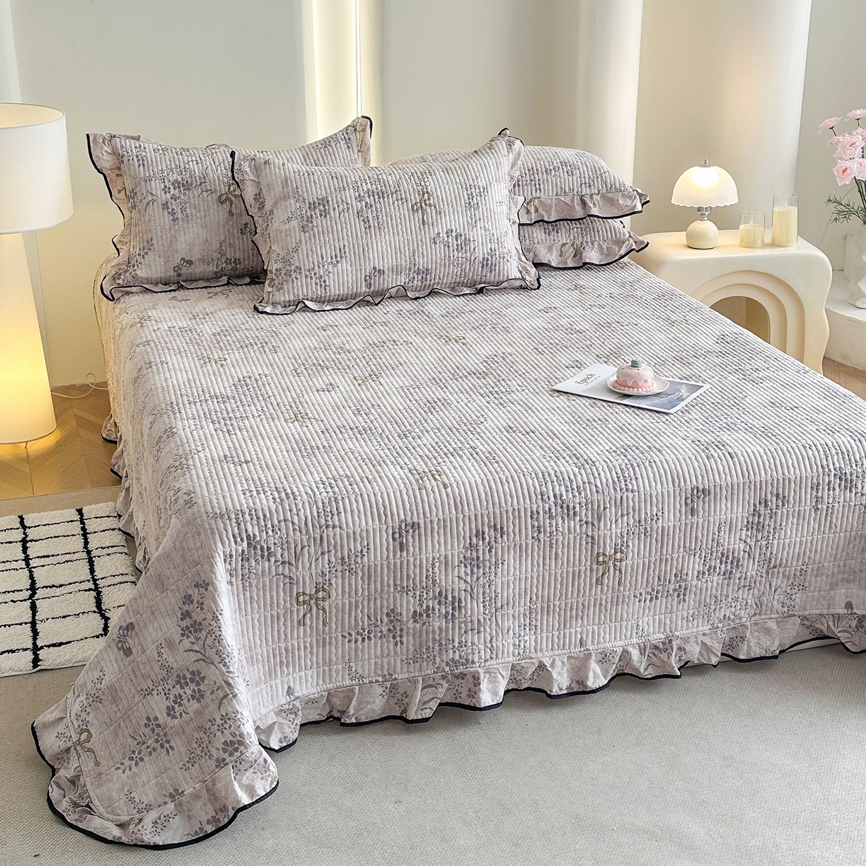 91家纺网 家纺一手货源 找家纺 幸嘉轩 2026新款双层纱花边床盖单件加厚夹棉云感皱皱纱花边款床单三件套 花姿-豆沙