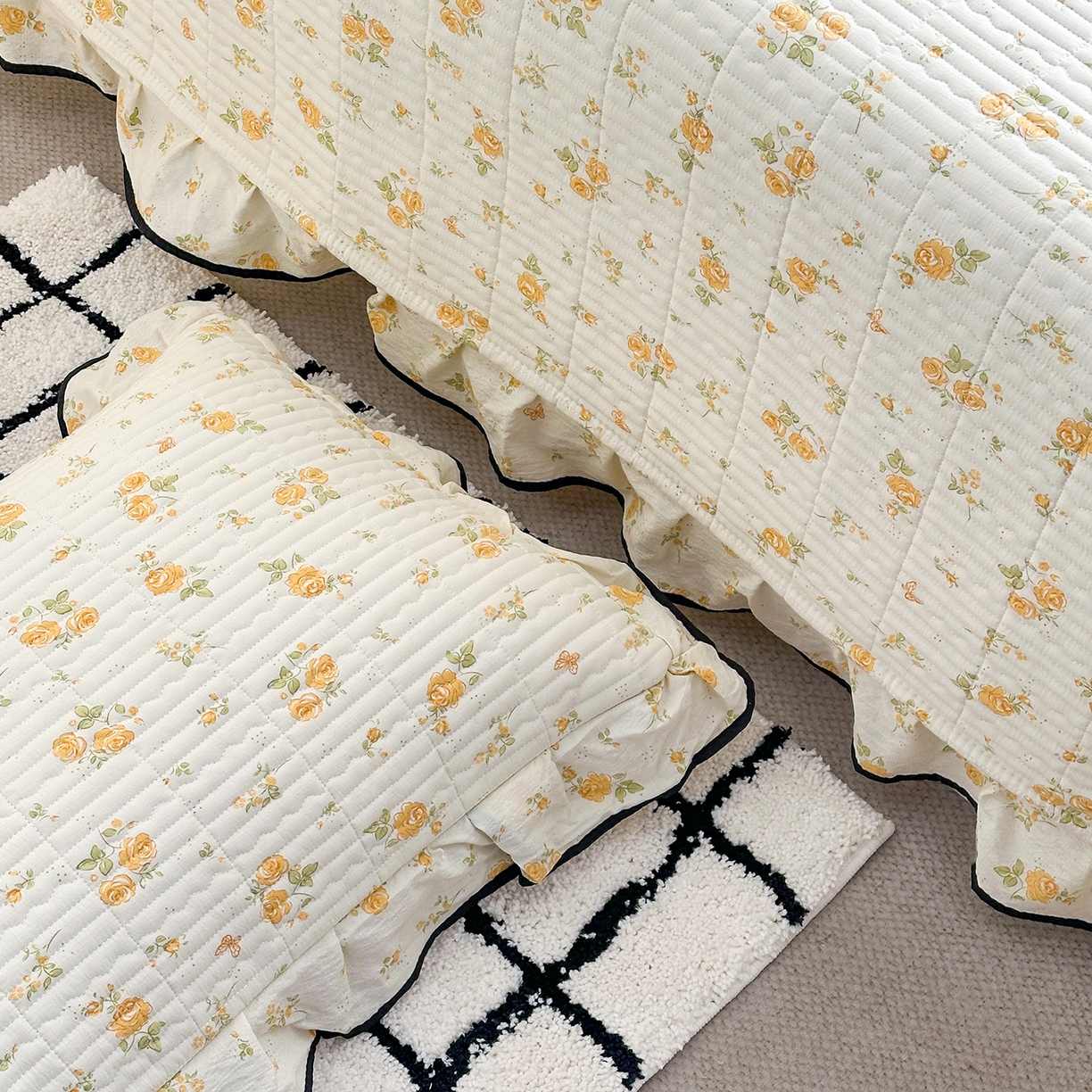 91家纺网 家纺一手货源 找家纺 幸嘉轩 2026新款双层纱花边床盖单件加厚夹棉云感皱皱纱花边款床单三件套 半岛花园