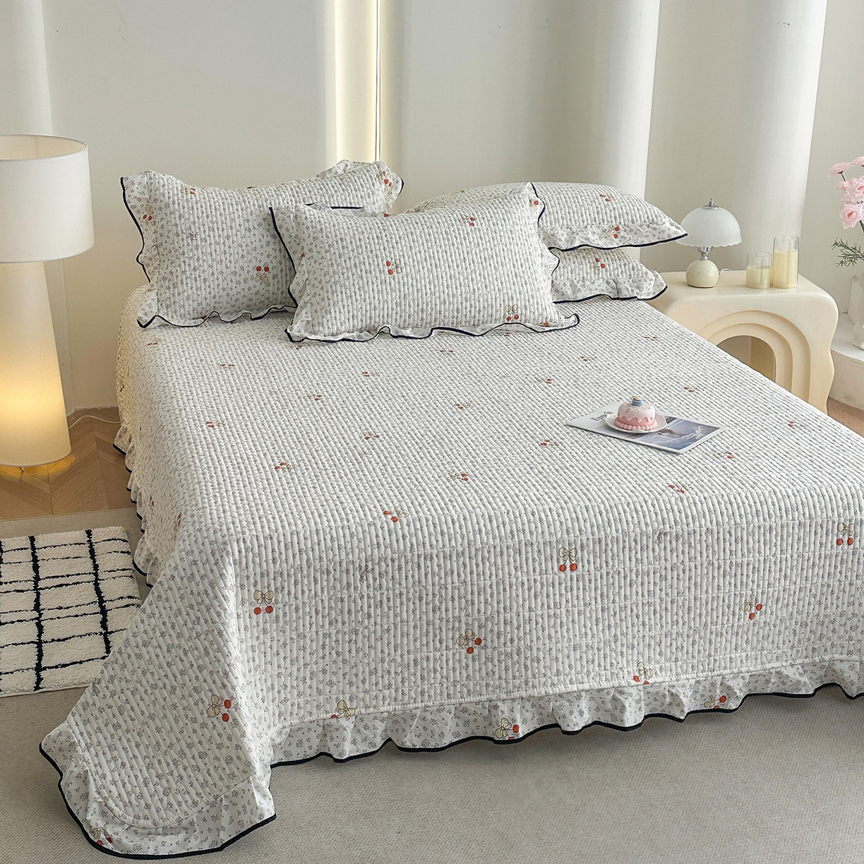 91家纺网 家纺一手货源 找家纺 幸嘉轩 2026新款双层纱花边床盖单件加厚夹棉云感皱皱纱花边款床单三件套 一颗樱桃