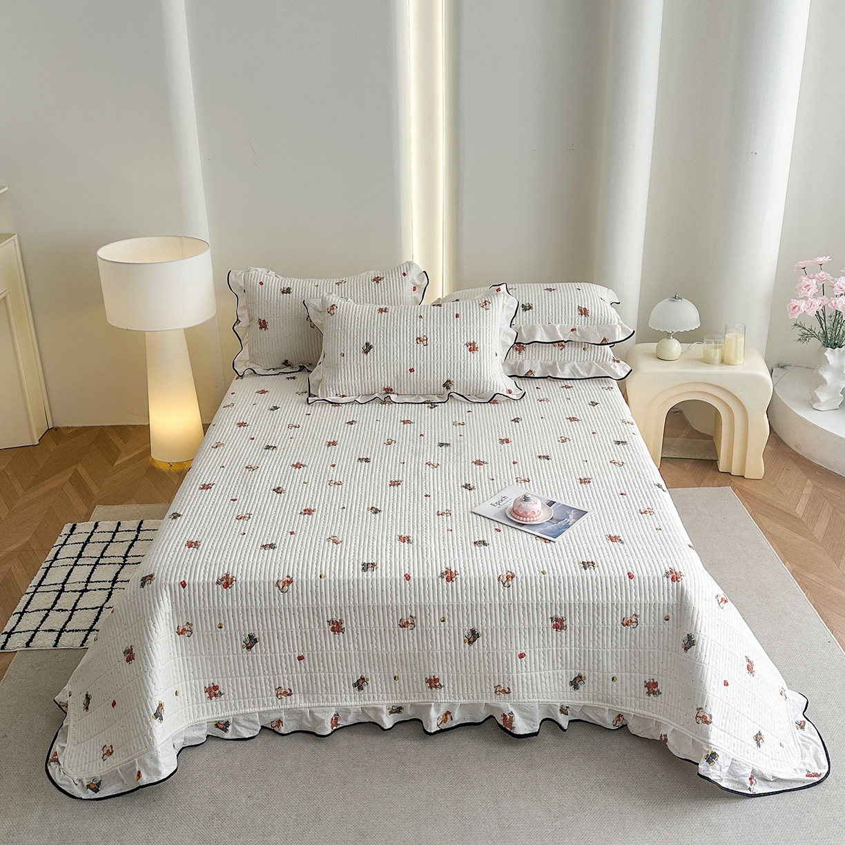 91家纺网 家纺一手货源 找家纺 幸嘉轩 2026新款双层纱花边床盖单件加厚夹棉云感皱皱纱花边款床单三件套 吉祥小马