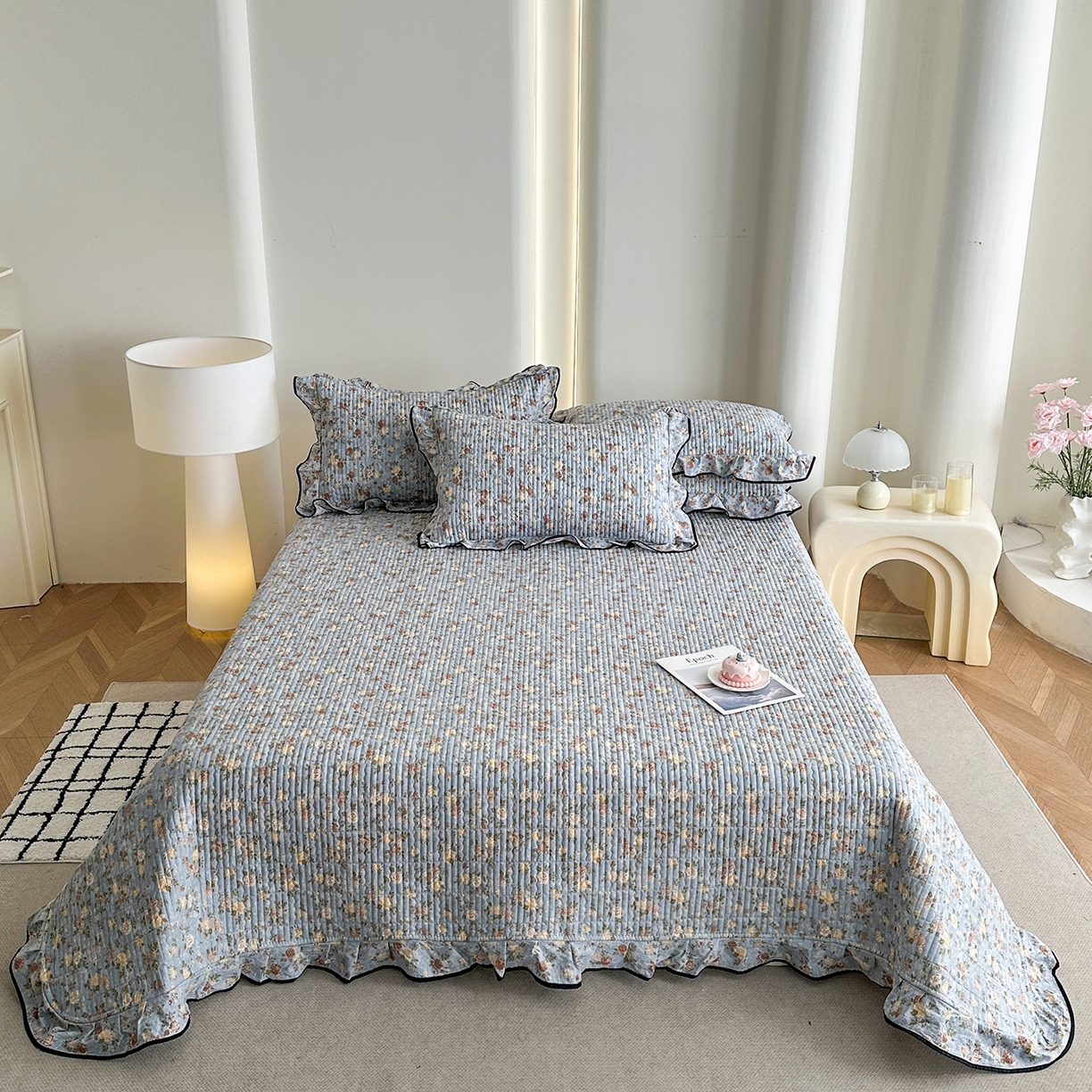 91家纺网 家纺一手货源 找家纺 幸嘉轩 2026新款双层纱花边床盖单件加厚夹棉云感皱皱纱花边款床单三件套 醉玲珑