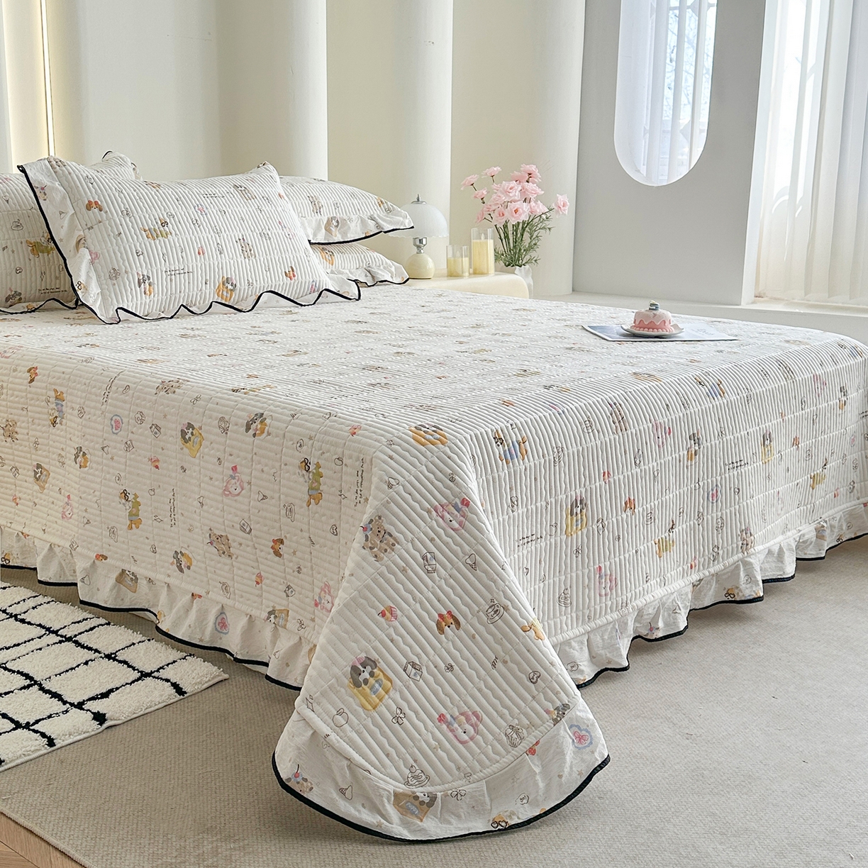 91家纺网 家纺一手货源 找家纺 幸嘉轩 2026新款双层纱花边床盖单件加厚夹棉云感皱皱纱花边款床单三件套 萌友聚会