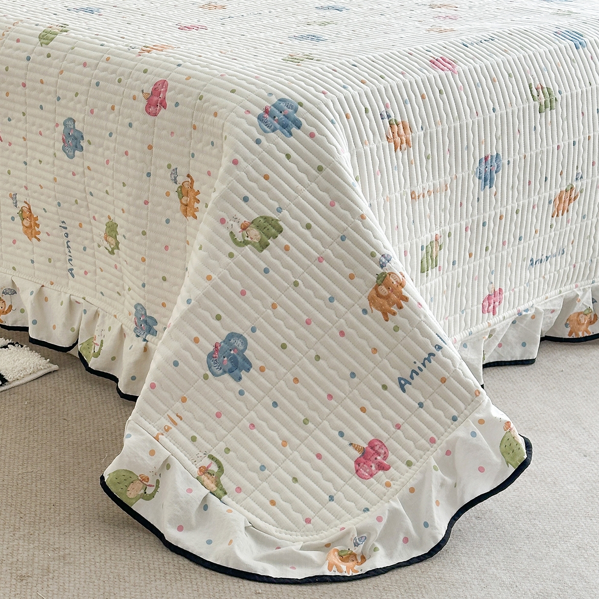 91家纺网 家纺一手货源 找家纺 幸嘉轩 2026新款双层纱花边床盖单件加厚夹棉云感皱皱纱花边款床单三件套 快乐小象