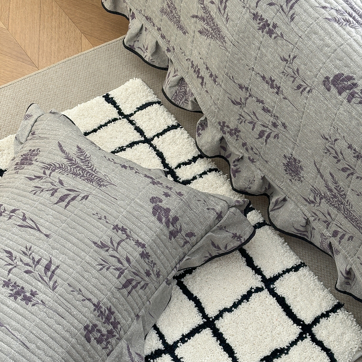 91家纺网 家纺一手货源 找家纺 幸嘉轩 2026新款双层纱花边床盖单件加厚夹棉云感皱皱纱花边款床单三件套 紫苏