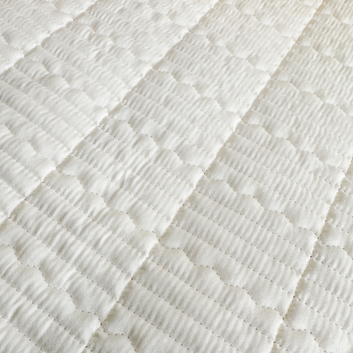 91家纺网 家纺一手货源 找家纺 幸嘉轩 2026新款双层纱花边床盖单件加厚夹棉云感皱皱纱花边款床单三件套 吉祥小马