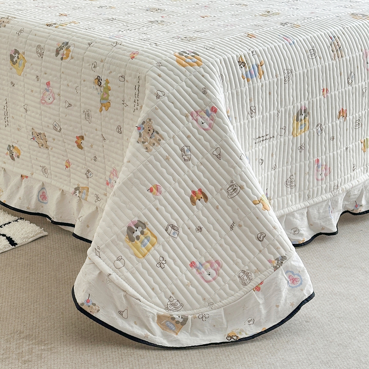 91家纺网 家纺一手货源 找家纺 幸嘉轩 2026新款双层纱花边床盖单件加厚夹棉云感皱皱纱花边款床单三件套 萌友聚会