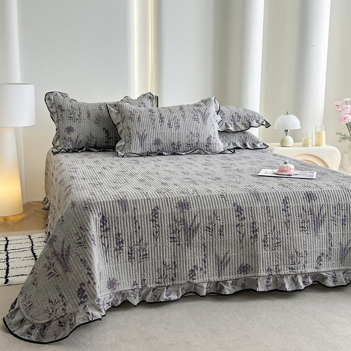 91家纺网 家纺一手货源 找家纺 幸嘉轩 2026新款双层纱花边床盖单件加厚夹棉云感皱皱纱花边款床单三件套 紫苏