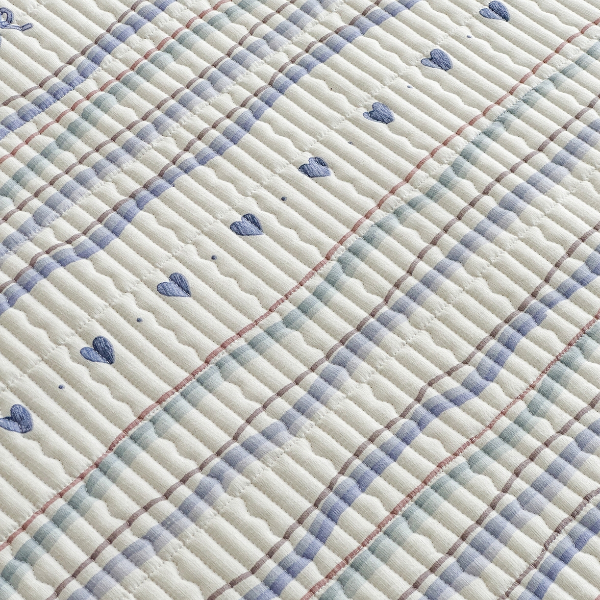 91家纺网 家纺一手货源 找家纺 幸嘉轩 2026新款双层纱花边床盖单件加厚夹棉云感皱皱纱花边款床单三件套 风的印记