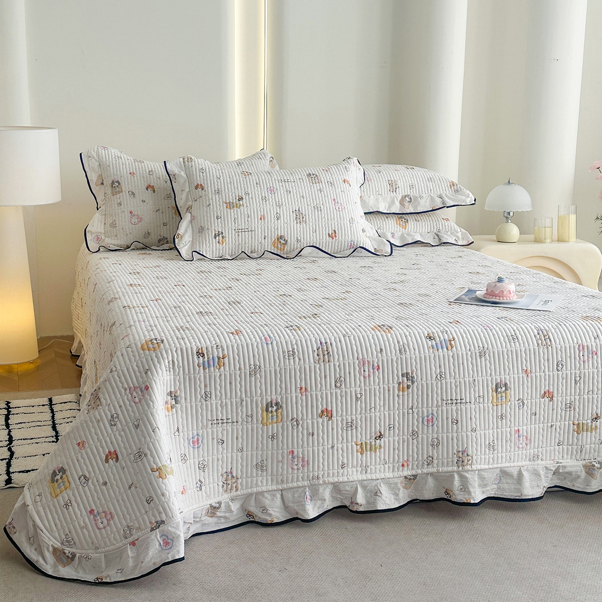 91家纺网 家纺一手货源 找家纺 幸嘉轩 2026新款双层纱花边床盖单件加厚夹棉云感皱皱纱花边款床单三件套 萌友聚会