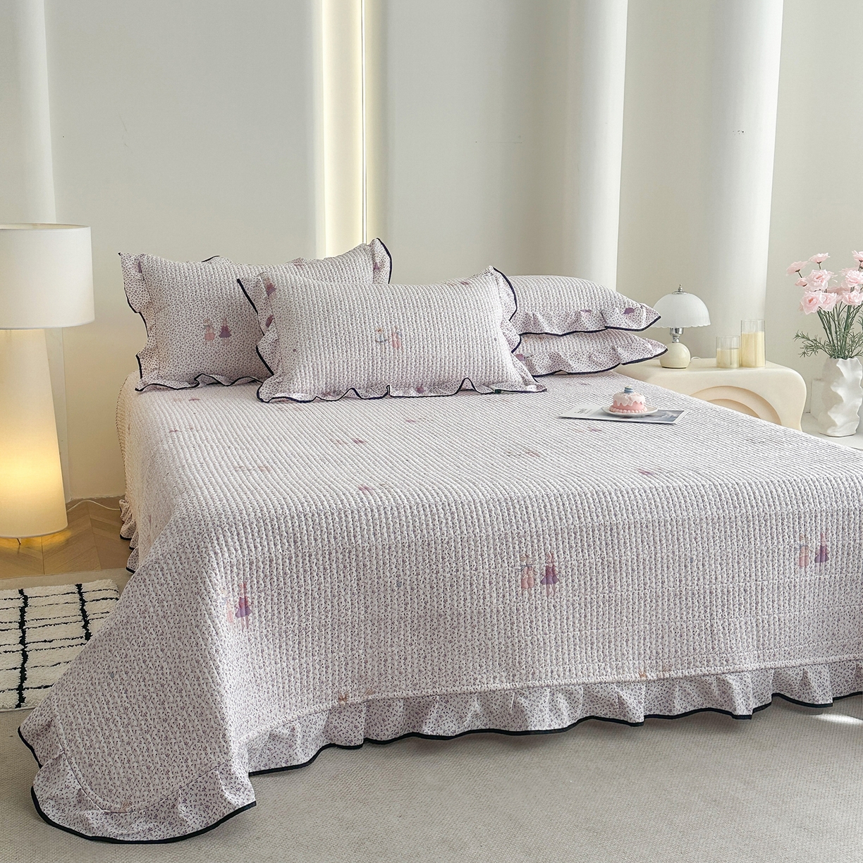 91家纺网 家纺一手货源 找家纺 幸嘉轩 2026新款双层纱花边床盖单件加厚夹棉云感皱皱纱花边款床单三件套 兔野仙踪