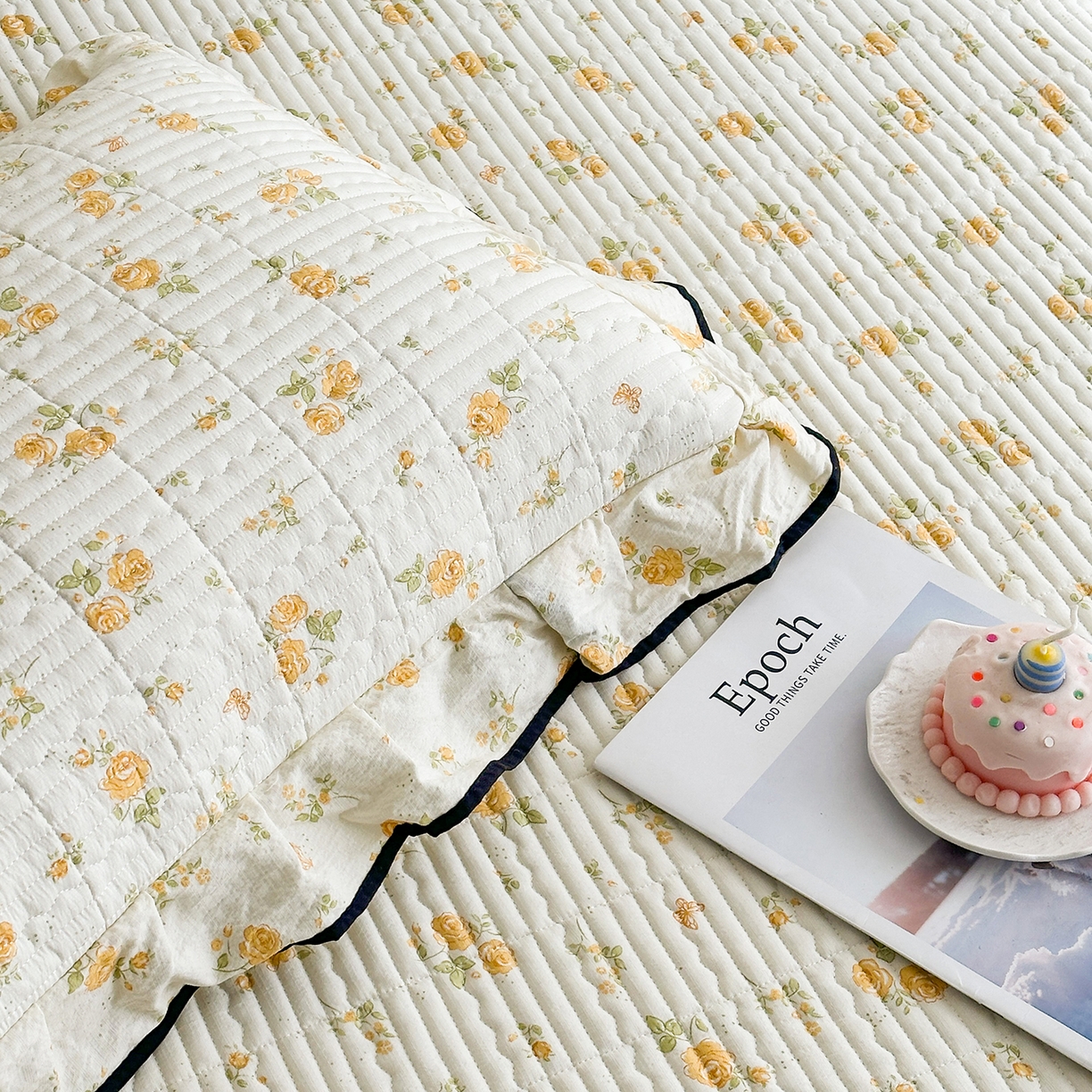 91家纺网 家纺一手货源 找家纺 幸嘉轩 2026新款双层纱花边床盖单件加厚夹棉云感皱皱纱花边款床单三件套 半岛花园