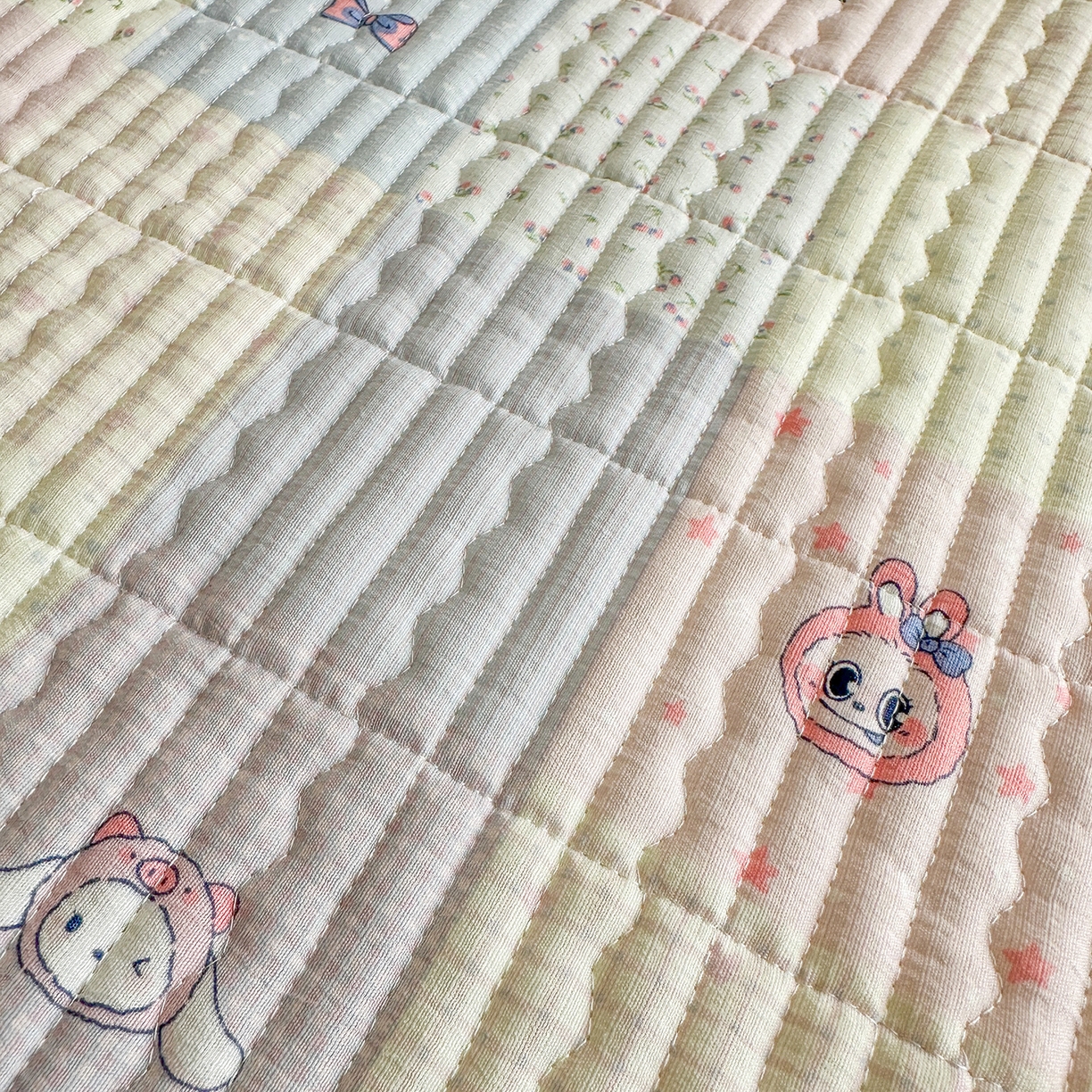 91家纺网 家纺一手货源 找家纺 幸嘉轩 2026新款双层纱花边床盖单件加厚夹棉云感皱皱纱花边款床单三件套 蓝布布