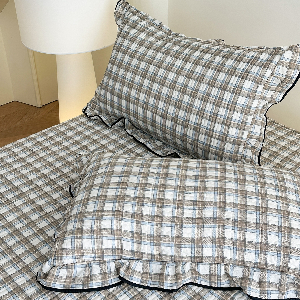 91家纺网 家纺一手货源 找家纺 幸嘉轩 2026新款双层纱花边床盖单件加厚夹棉云感皱皱纱花边款床单三件套 北野