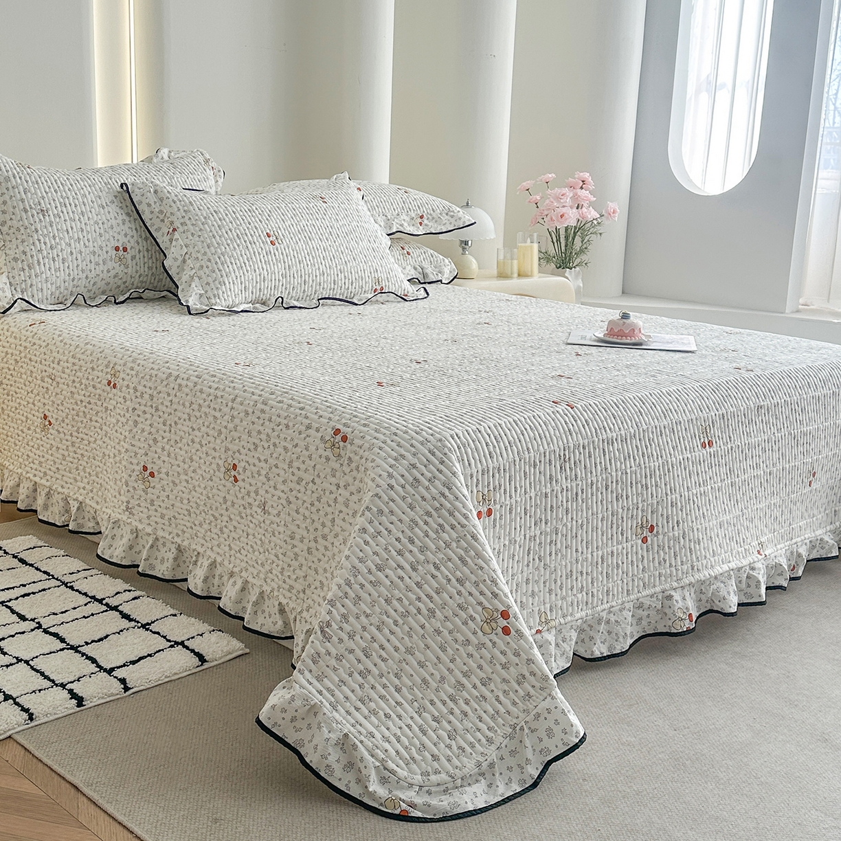 91家纺网 家纺一手货源 找家纺 幸嘉轩 2026新款双层纱花边床盖单件加厚夹棉云感皱皱纱花边款床单三件套 一颗樱桃