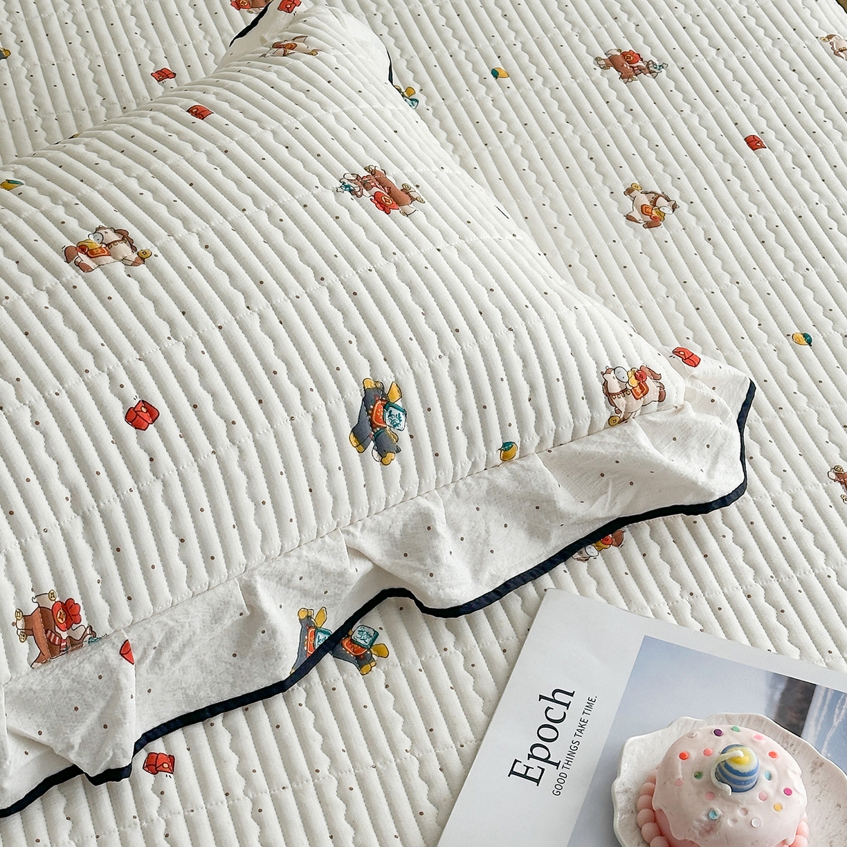 91家纺网 家纺一手货源 找家纺 幸嘉轩 2026新款双层纱花边床盖单件加厚夹棉云感皱皱纱花边款床单三件套 吉祥小马