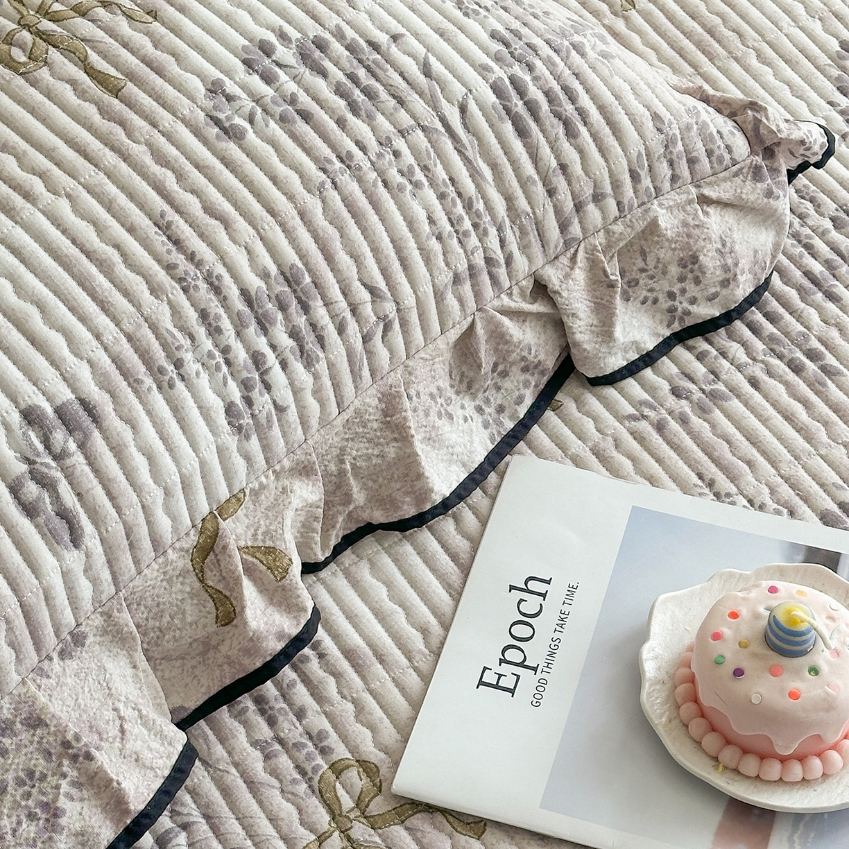 91家纺网 家纺一手货源 找家纺 幸嘉轩 2026新款双层纱花边床盖单件加厚夹棉云感皱皱纱花边款床单三件套 花姿-豆沙