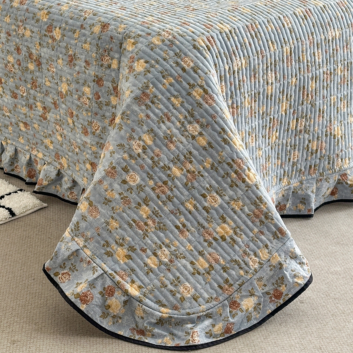 91家纺网 家纺一手货源 找家纺 幸嘉轩 2026新款双层纱花边床盖单件加厚夹棉云感皱皱纱花边款床单三件套 醉玲珑