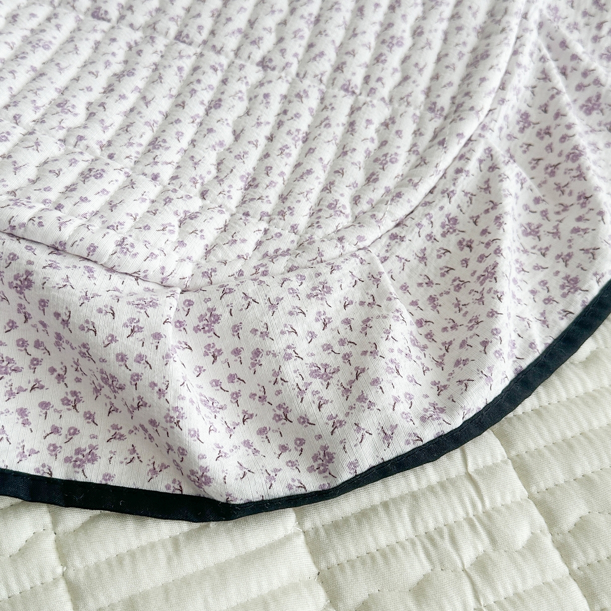 91家纺网 家纺一手货源 找家纺 幸嘉轩 2026新款双层纱花边床盖单件加厚夹棉云感皱皱纱花边款床单三件套 兔野仙踪