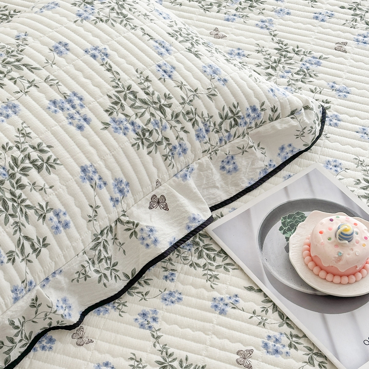 91家纺网 家纺一手货源 找家纺 幸嘉轩 2026新款双层纱花边床盖单件加厚夹棉云感皱皱纱花边款床单三件套 花香容