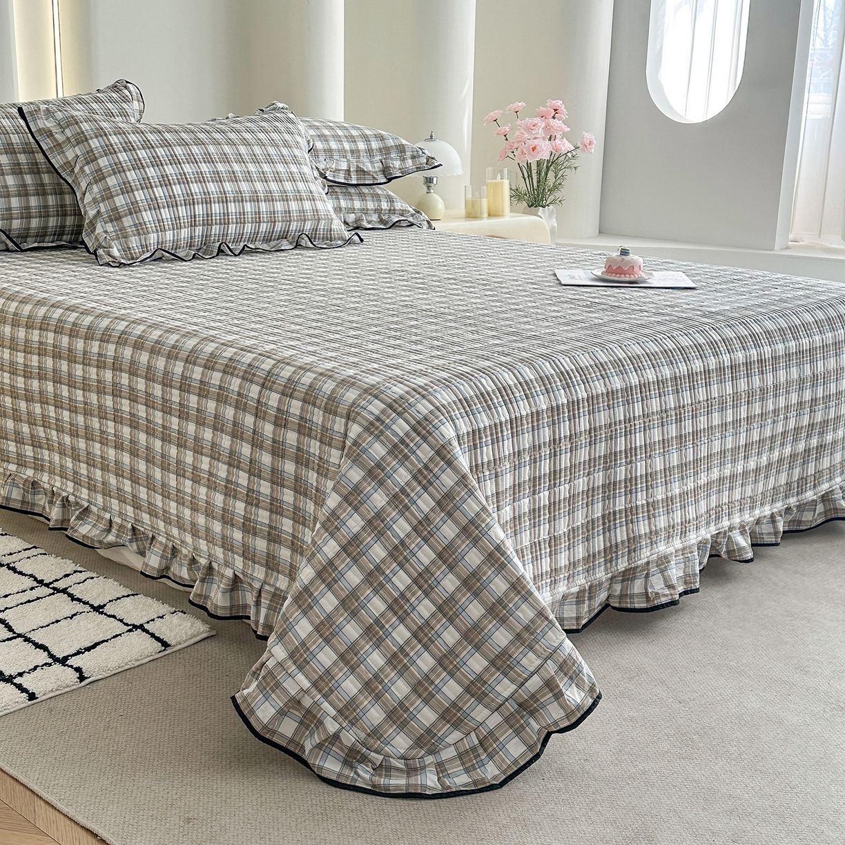 91家纺网 家纺一手货源 找家纺 幸嘉轩 2026新款双层纱花边床盖单件加厚夹棉云感皱皱纱花边款床单三件套 北野