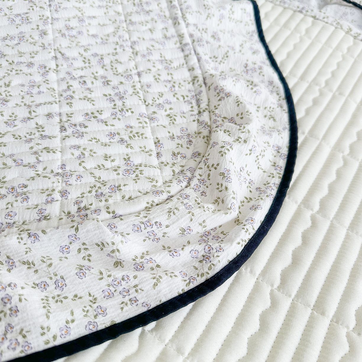 91家纺网 家纺一手货源 找家纺 幸嘉轩 2026新款双层纱花边床盖单件加厚夹棉云感皱皱纱花边款床单三件套 莫奈-紫